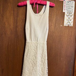 KIMCHI BLUE WHITE LACE DRESS